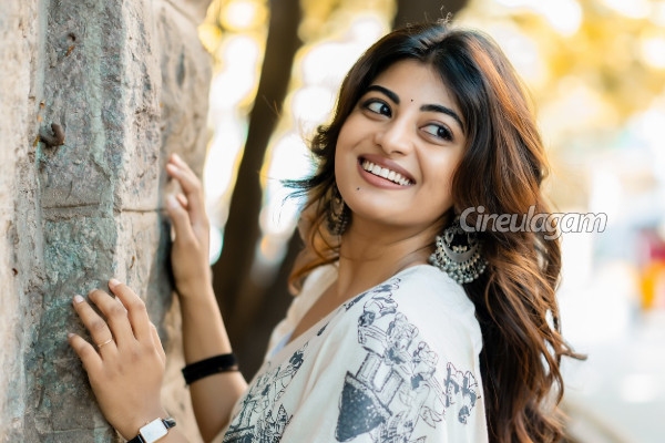 கயல் ஆனந்திக்கு அடித்த ஜாக்பாட்.. பிரபாஸ் படத்தில் இப்படி நடிக்கிறாரா? | Kayal Anandhi Joins Prabhas Rajasaab கயல் ஆனந்திக்கு அடித்த ஜாக்பாட்.. பிரபாஸ் படத்தில் இப்படி நடிக்கிறாரா? | Kayal Anandhi Joins Prabhas Rajasaab