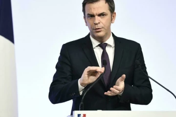 பிரான்சில் ஒரே நாளில் 2 லட்சத்திற்கும் மேற்பட்டோருக்கு கொரோனா உறுதி! சுகாதார அமைச்சர் எச்சரிக்கை