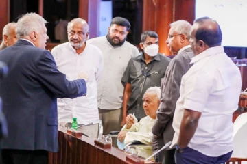 சிங்களத் தலைவர்கள் காலை பிடிப்பது காலை வாருவதற்கே...!