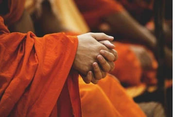 උඩ මළුවේ පූජාවක් පවත්වමින් සිටි හිමි නමකගේ සිදුවූ අවාසනාවන්ත ඉරණම මෙන්න..