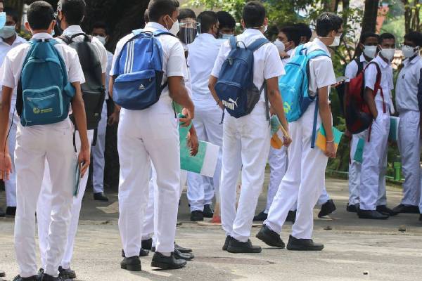 எசல பெரஹெராவை முன்னிட்டு பாடசாலை விடுமுறை | Kandy Esala Perahera School Holiday