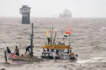 இந்திய மீனவரை சுட்டுக் கொன்ற பாகிஸ்தான் கடற்படை; மேலும் 6 பேர் கைது? விசாரணையில் ஐசிஜி