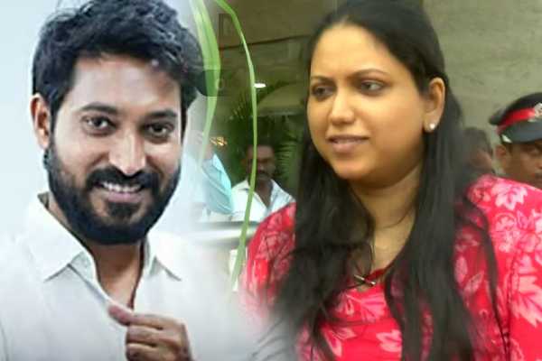 என் வாழ்க்கையை நாசம் செய்ய ஜாய் கிரிஸில்டா முயற்சி!! மனைவி ஸ்ருதி பிரியா... | I Will Stand Firmly With My Husband Shruthi Report என் வாழ்க்கையை நாசம் செய்ய ஜாய் கிரிஸில்டா முயற்சி!! மனைவி ஸ்ருதி பிரியா... | I Will Stand Firmly With My Husband Shruthi Report