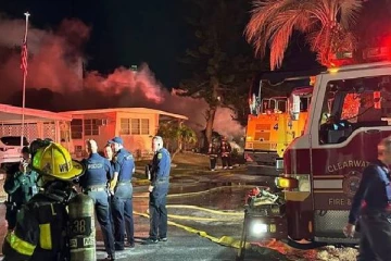 குடியிருப்பு மீது விழுந்த தீப்பிடித்த விமானம்! அமெரிக்காவில் பரபரப்பு சம்பவம்