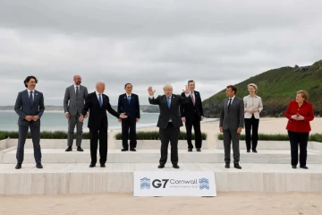 ஜி 7  உச்சிமாநாடு ஆரம்பமானது! - அரச குடும்பத்தினர் உலக தலைவர்களுக்கு வரவேற்பு