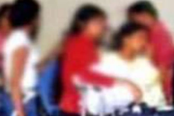 ඔබත් පරිස්සමෙන් කූඨ ලෙස මුදල් උපයන එතෙර දොස්තර නෝනාගේ වැඩේ.. (VIDEO)