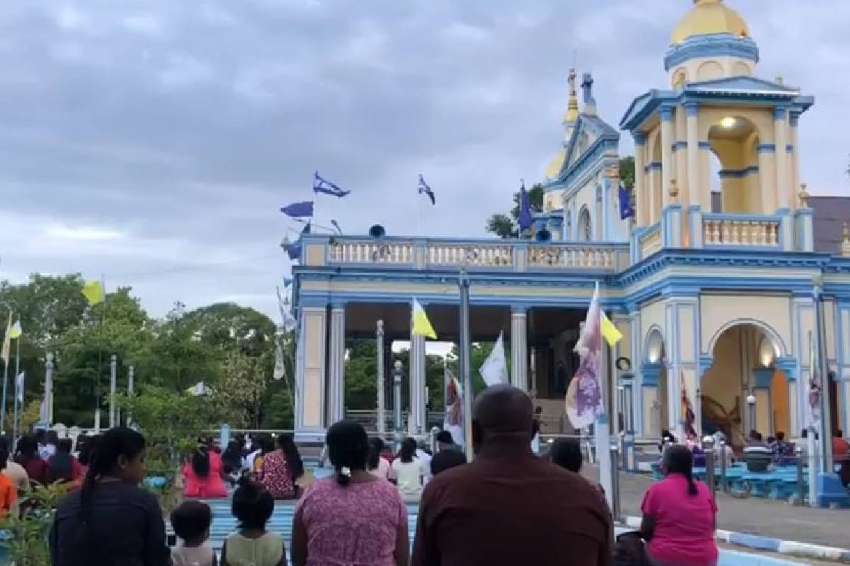 மணல்காடு புனித அந்தோனியார் ஆலயத்திலிருந்து மடு அன்னை திருத்தலத்திற்கு பாத யாத்திரை | Pilgrimage From Manalkadu To Madhu Shrine