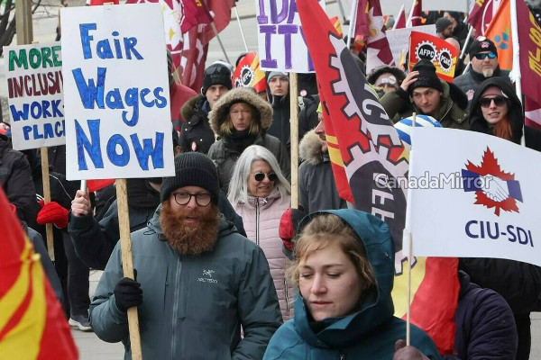 கனடாவில் அரசாங்க ஊழியர்கள் வேலை நிறுத்தத்தில்... | Union Says Federal Workers Will Strike
