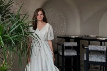 பல் மருத்துவத்தை விட்டுவிட்டு முதல் முயற்சியிலேயே யுபிஎஸ்சி தேர்வில் தேர்ச்சி பெற்ற பெண்