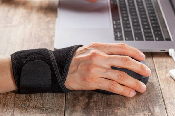 நாள் முழுக்க மவுஸ் பிடித்து கைகள் செத்து போய் விட்டதா?