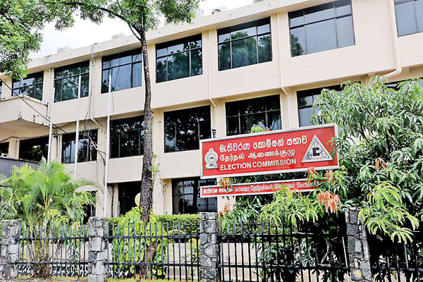 இந்தியாவிற்கு பறந்த தேர்தல் ஆணைக்குழுவின் அதிகாரிகள் | Eci Officers Leave For India For Training