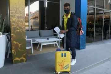 ஐக்கிய அரபு அமீரகம் சென்றடைந்த சென்னை சூப்பர் கிங்ஸ் அணி!