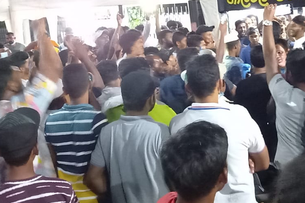 அரசுக்கு எதிரான ஆர்ப்பாட்டங்களுக்கு செல்லும் மக்களை கொடூரமாக தாக்கும் மர்ம நபர்கள் - ஐபிசி தமிழ்