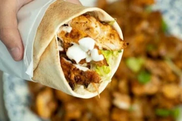 ஷவர்மா சாப்பிட்ட மருத்துவ மாணவர்கள் 3 பேர் மயக்கம் - தஞ்சையில் பரபரப்பு சம்பவம்