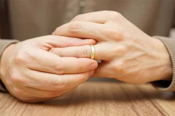 தங்க மோதிரம் அணிவதால் இந்த ராசிக்கு இவ்வளவு அதிர்ஷ்டம் இருக்கா?