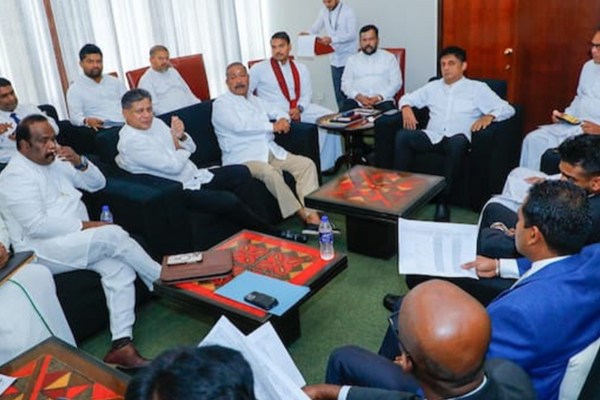 கொழும்பில் அவசர சந்திப்பில் எதிர்க்கட்சி எம்.பி.க்கள் | Urgent Call To All Opposition Mps Before Budget கொழும்பில் அவசர சந்திப்பில் எதிர்க்கட்சி எம்.பி.க்கள் | Urgent Call To All Opposition Mps Before Budget