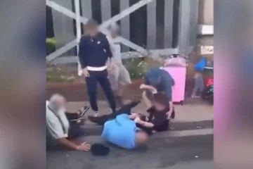 இங்கிலாந்தில் சீக்கிய முதியவர்கள் மீது தாக்குதல், தலைப்பாகை பறிப்பு