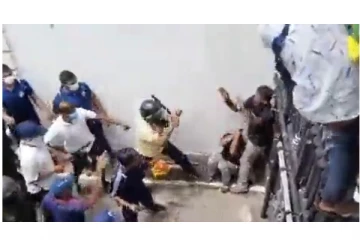 ஜனாதிபதி மாளிகைக்குள் ஆர்ப்பாட்டக்காரர்களை கொடூரமாக தாக்கும் பாதுகாப்புப் படையினர் - அதிர்ச்சி வீடியோ வைரல்