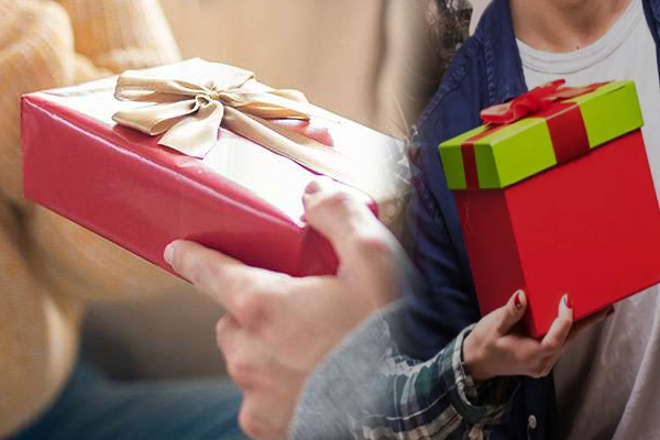 காதலை சொல்ல காதலன் கொடுத்த பரிசு; பரிதாபமாக உயிரிழந்த யுவதி | Girlfriend Dies Chocolate Given By Boyfriend