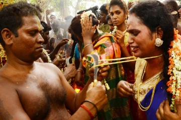 கூவாகம் கிராமத்தையே உலுக்கிய தாலியறுப்பு நிகழ்வு: ஆயிரங்கணக்கான திருநங்கைகள் கதறல்!