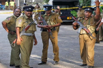 ஊடகவியலாளரிடம் ஊரடங்கு வழி அனுமதிப்பத்திரம் கோரிய பொலிஸார்