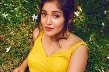 மஞ்சகாட்டு மைனாவாக மாறிய அஜித் ரீல் மகள்! 17 வயசுல இப்படியா?