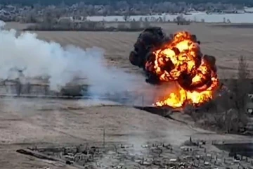 உக்ரைனுக்குள் நுழைந்த ரஷ்ய போர் விமானம் - அசால்ட்டாக சுட்டு வீழ்த்திய ராணுவத்தினர்