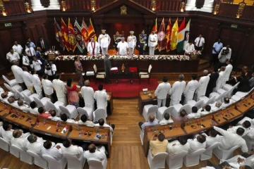மகிந்த தலைமையிலான அமைச்சரவை கலைக்கப்பட்டது!