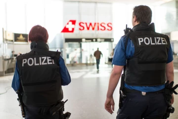 சுவிஸ் பொலிஸ் நிலையத்தில் மர்மமான முறையில் உயிரிழந்த இளம்பெண்