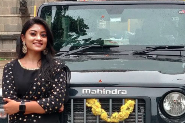 புதிய கார் வாங்கிய அசுரன் பட நடிகை.. அவரே வெளியிட்ட பதிவு | Ammu Abirami New Car