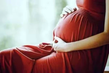 தமிழர் பகுதியில் கர்ப்பிணி பெண் மற்றும் தாயார் மீது வாள்வெட்டு!