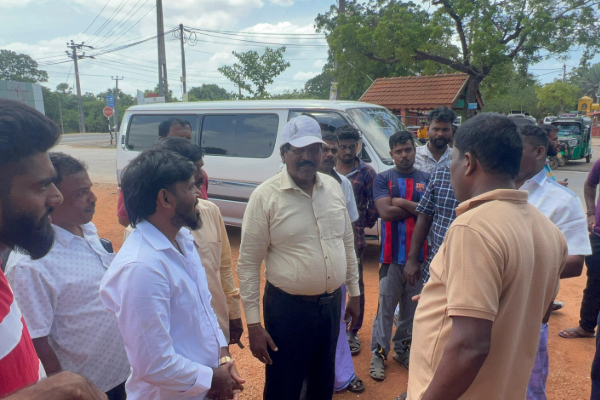 தமிழர் பகுதியில் பேருந்து தரிப்பிடத்தை அபகரிக்க முயற்சித்த தனிநபரால் கடும் பதற்றம் | Tension As Man Tries To Seize Tamil Area Bus Stand