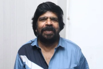 69 வயதில் முடி கொட்டி ஆளே மாறிப்போன டி.ராஜேந்தர்.. வைரலாகும் போட்டோ