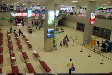 கட்டுநாயக்கவிலிருந்து வெளியேறிய இருவர் அதிரடியாக கைது