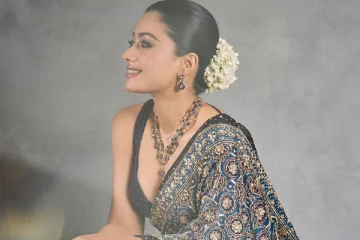 நடிகை ராஷ்மிகா சேலையில் அசத்தல் போட்டோஷூட்