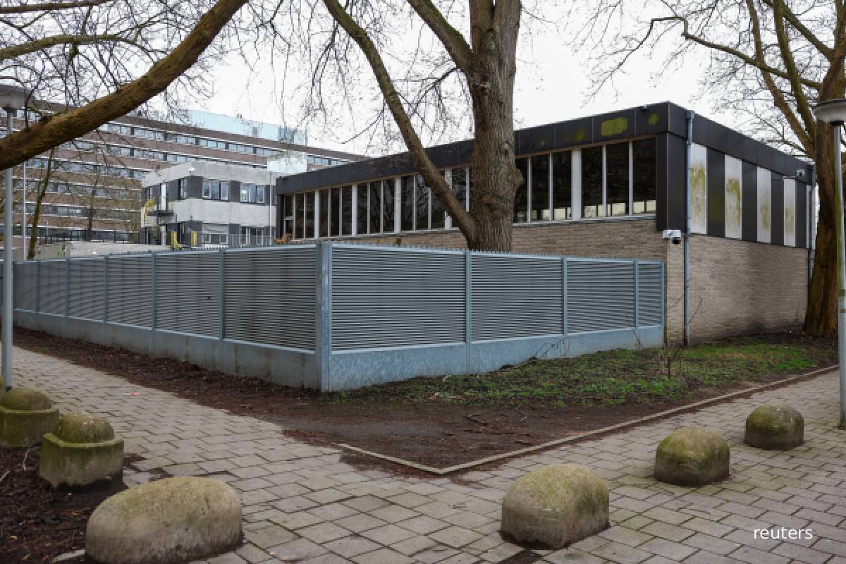 ஐரோப்பிய நாடொன்றில் யூதப் பாடசாலை மீது தாக்குதல்: எழுந்துள்ள புதிய அச்சம் | Explosion Damages Jewish School