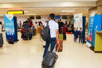 நாட்டை விட்டு வெளியேற துடிக்கும் பலர் - இலட்சக்கணக்கில் கடவுச்சீட்டு விநியோகம்