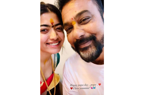 தளபதி 66 படத்தின் கதாநாயகி ராஷ்மிகாவின் தந்தையை பார்த்துள்ளீர்களா! அன்சீன் புகைப்படம்.. | Rashmika With His Father