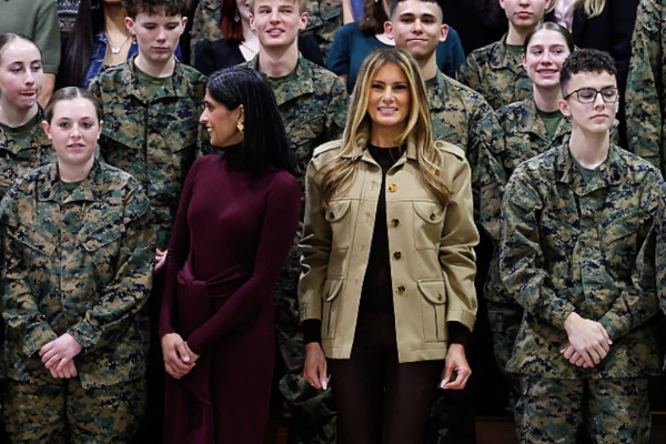 அமரிக்க இராணுவ வீரர்களை அவமதித்த மெலனியா டிரம்ப்! | Melania Trump Insulted Us Military Personnel அமரிக்க இராணுவ வீரர்களை அவமதித்த மெலனியா டிரம்ப்! | Melania Trump Insulted Us Military Personnel