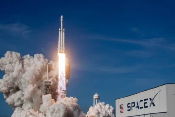 5,000 மைல் வேகத்தில் நிலவில் மோதும் எலன் மஸ்கின் ராக்கெட்!