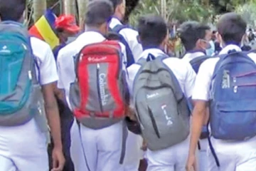 லொறி மோதியதால் சுயநினைவை இழந்த எட்டு வயது மாணவன்