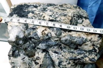 இலங்கையில் கண்டுபிடிக்கப்பட்ட பிரமாண்டமான மாணிக்கக்கல் - ஜனாதிபதி வழங்கிய உத்தரவு