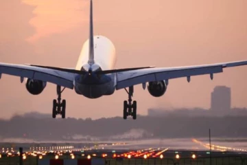 2025 ல் பயணத்தை தொடங்கி 2024 ஆம் ஆண்டுக்கு பயணித்த விமானம்!