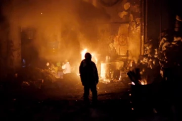 உக்ரைன் மீது ரஷ்ய ராணுவ படை பயங்கரத் தாக்குதல் - பற்றி எரியும் கட்டிடங்கள் - நகரம் முழுவதும் மின்சாரம் துண்டிப்பு