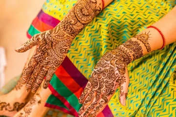 மருதாணி கைகளில் செக்க சிவப்பாக பிடிக்க வேண்டுமா? இத ஒரு சொட்டு விடுங்க போதும்!