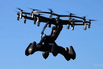 நிலம், நீர் இரண்டிலும் தரையிறங்கும் பறக்கும் கார் அறிமுகம்