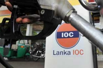 எரிபொருள் வரிசையில் நபர் ஒருவர் உயிரிழப்பு - முடிவின்றித் தொடரும் அவலம்!