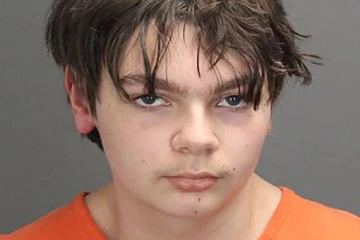 கிறிஸ்துமஸ் பரிசாக துப்பாக்கி வாங்கி வந்த பெற்றோர்... சிறுவன் செய்த கொடுஞ்செயல்