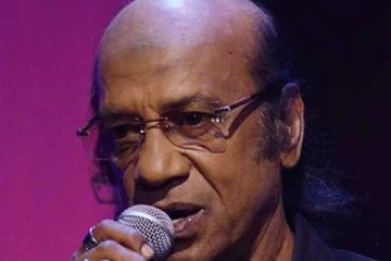 பிரபல பாடகர் டோனி ஹசன் காலமானார்