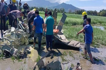வயலில் விழுந்து நொறுங்கிய ராணுவ விமானம்! இரு விமானிகள் உயிரிழப்பு